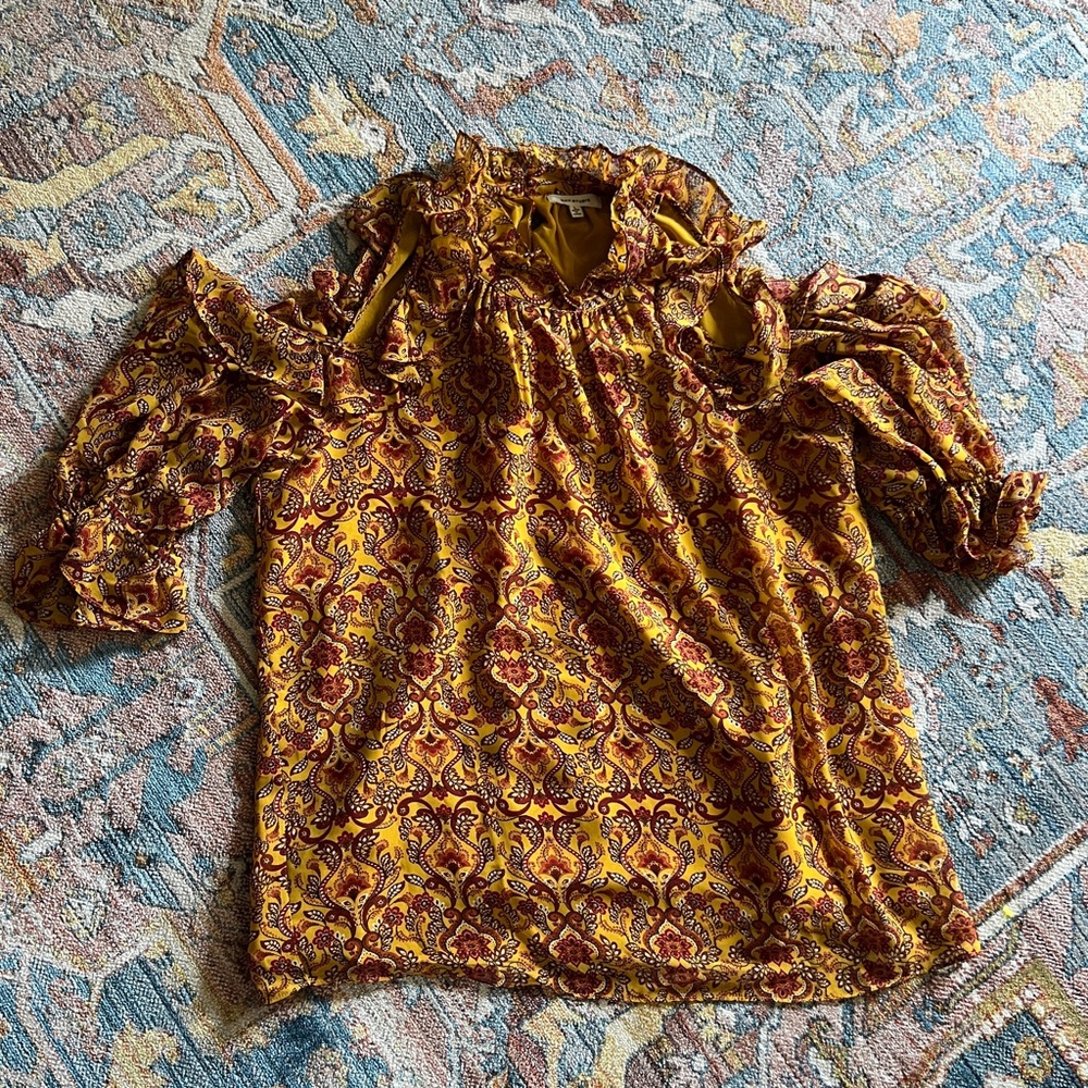 Ruffled Cut Out Max Studio Blouse